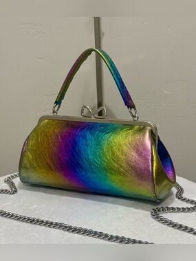 Metallic Iridescent Leather Handmade Bow Shaped Kisslock Frame Baguette Bag
